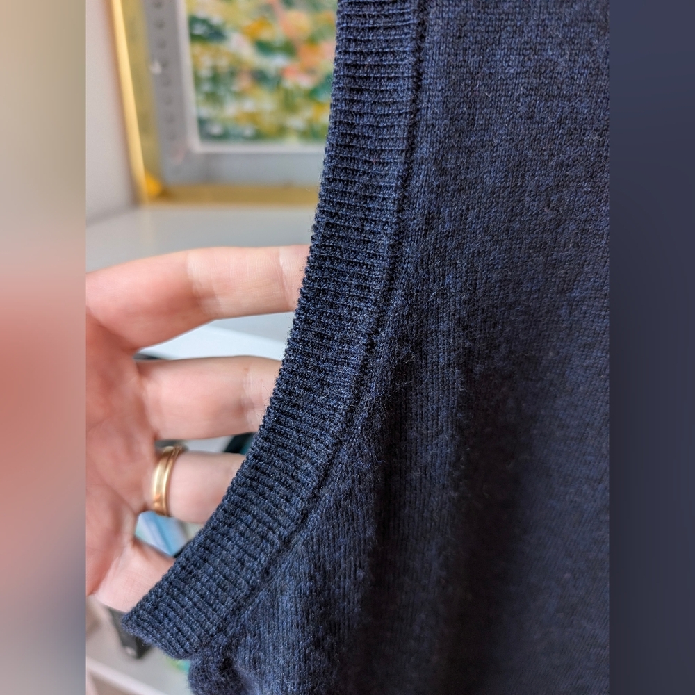 Merino Wool Navy Sweater Vest Size Medium Preppy Teacher Dark Academia - Picture 4 of 4